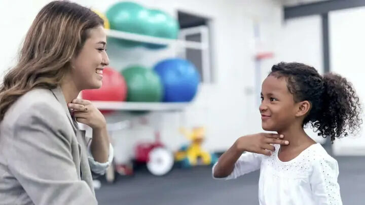 IMAGE OF SPEECH THERAPY FOR ARTICULATION DISORDER IN CHILDREN